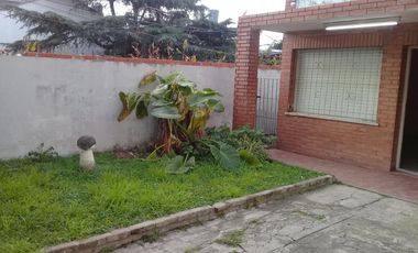 PH AL FRENTE CON ENTRADA DE AUTO.