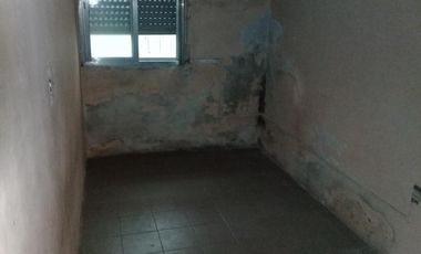 PH AL FRENTE CON ENTRADA DE AUTO.