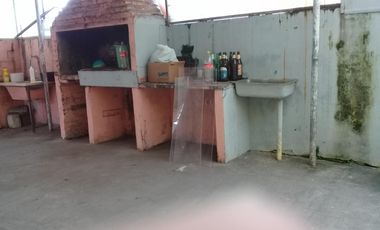 PH AL FRENTE CON ENTRADA DE AUTO.