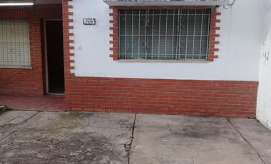 PH AL FRENTE CON ENTRADA DE AUTO.