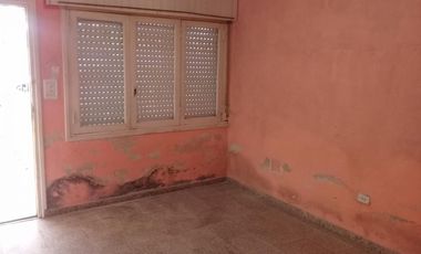 PH AL FRENTE CON ENTRADA DE AUTO.