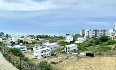 Punta Blanca, departamento en condominio seguro con vistas al mar en venta.