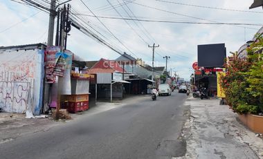Tanah Bangunan Pinggir Jalan Nologaten Depok Ideal Untuk Bisnis