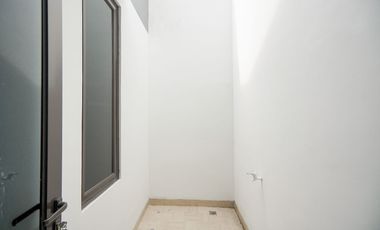 Rumah 3 Kamar SHM 6 Menit ke RS Taman Harapan Baru Hadap Timur J-38437