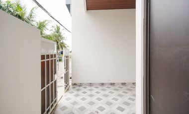 Rumah 3 Kamar SHM 6 Menit ke RS Taman Harapan Baru Hadap Timur J-38437