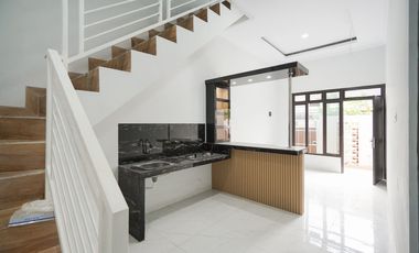 Rumah 3 Kamar SHM 6 Menit ke RS Taman Harapan Baru Hadap Timur J-38437
