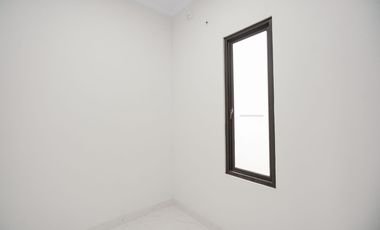 Rumah 3 Kamar SHM 6 Menit ke RS Taman Harapan Baru Hadap Timur J-38437