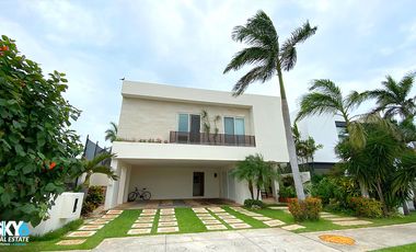 Residencia de Lujo en Puerto Cancún: Infinity Pool, Muelle Privado y Frente de Canal
