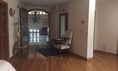 Hermosa casa en esquina en Santa Anita