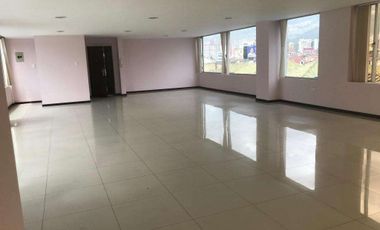 Oficina Elegante Confortable de Venta, – Sector Cordero y 6 de Diciembre