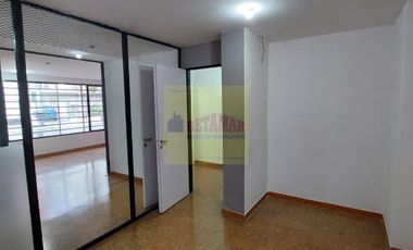 Venta de Excelente local Comercial - Zona Haedo
