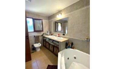 VENTA CHALET DE 5 AMB.C/ PARQUE, PISCINA, QUINCHO.SIERRA DE LOS PADRES