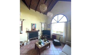 VENTA CHALET DE 5 AMB.C/ PARQUE, PISCINA, QUINCHO.SIERRA DE LOS PADRES