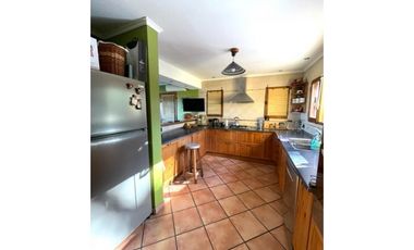VENTA CHALET DE 5 AMB.C/ PARQUE, PISCINA, QUINCHO.SIERRA DE LOS PADRES