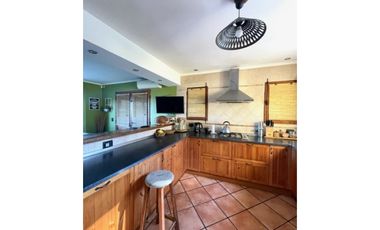 VENTA CHALET DE 5 AMB.C/ PARQUE, PISCINA, QUINCHO.SIERRA DE LOS PADRES