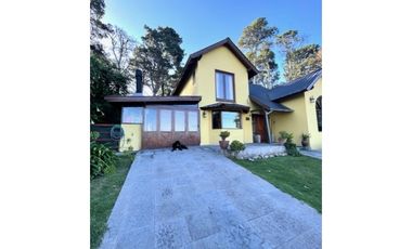 VENTA CHALET DE 5 AMB.C/ PARQUE, PISCINA, QUINCHO.SIERRA DE LOS PADRES