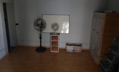 EXCELENTES CONSULTORIOS EN LOTE DE 8,8 x 30 mts.