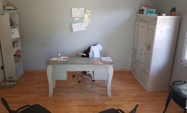 EXCELENTES CONSULTORIOS EN LOTE DE 8,8 x 30 mts.