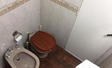 PH entrada independiente, 4 ambientes, 1 cuadra av Saenz.