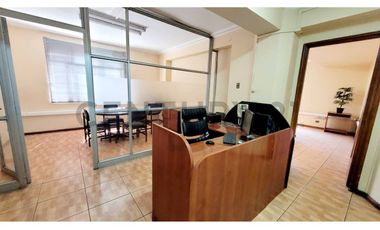 VENTA OFICINA CALLE SERRANO, METRO U. DE CHILE