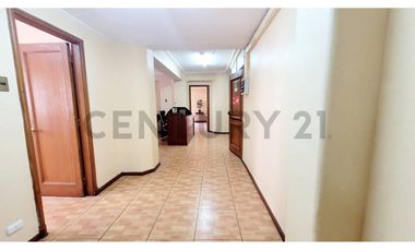 VENTA OFICINA CALLE SERRANO, METRO U. DE CHILE