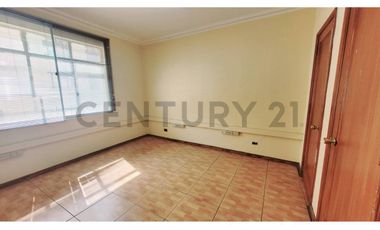 VENTA OFICINA CALLE SERRANO, METRO U. DE CHILE