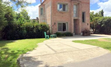 Hermosa casa en Barrio EL LUCERO....