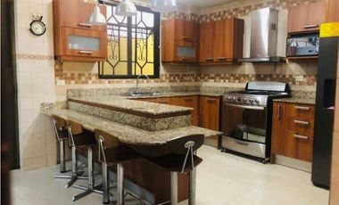 VENDO CASA EN ANCON  348 MTS
