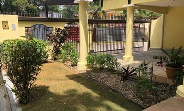 VENDO CASA EN ANCON  348 MTS