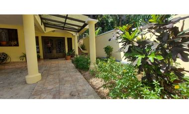 VENDO CASA EN ANCON  348 MTS
