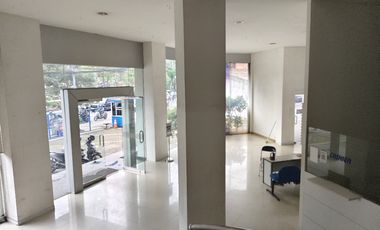 Gedung Komersial ex Showroom Cocok untuk Kantor di Sawah Besar Jakarta Pusat