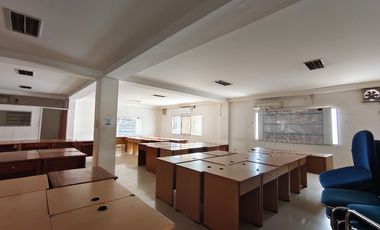 Gedung Komersial ex Showroom Cocok untuk Kantor di Sawah Besar Jakarta Pusat