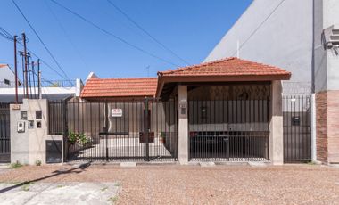 Casa 3 amb/coche/quincho/terraza/patio + 2 dptos