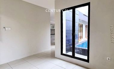 Disewakan Rumah Posisi Hook Ada Kolam Renang Di Bintaro Sektor 9