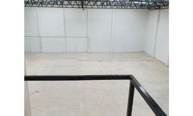 Galpón/Local a estrenar en Distrito industrial.