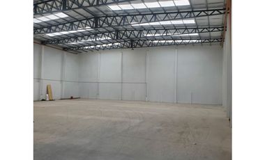 Galpón/Local a estrenar en Distrito industrial.