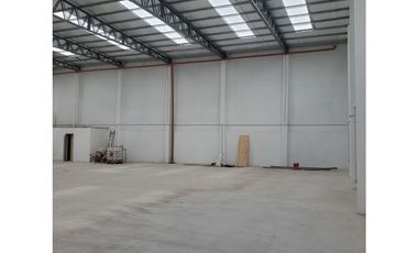 Galpón/Local a estrenar en Distrito industrial.