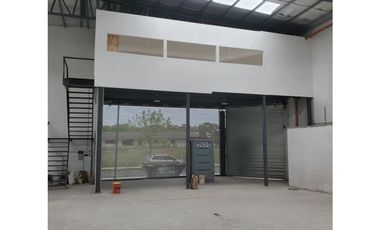 Galpón/Local a estrenar en Distrito industrial.