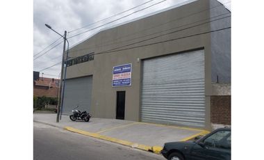 Galpón/Local a estrenar en Distrito industrial.