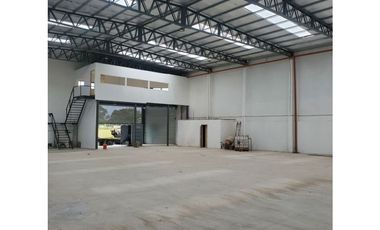 Galpón/Local a estrenar en Distrito industrial.