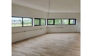 Galpón/Local a estrenar en Distrito industrial.