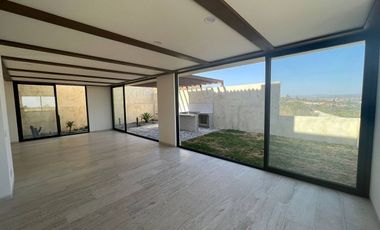 Casa con Roof garden y area de asador, casa club con cine, alberca, sauna
