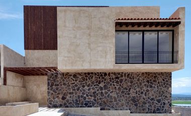 Casa con Roof garden y area de asador, casa club con cine, alberca, sauna