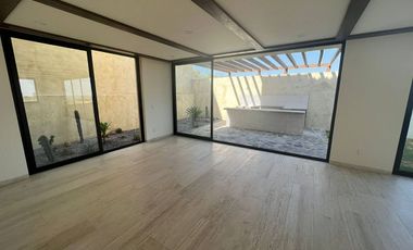 Casa con Roof garden y area de asador, casa club con cine, alberca, sauna