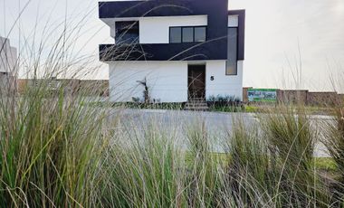 Casa en VENTA con ALBERCA fraccionamiento PUNTA TIBURON