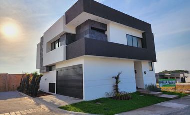 Casa en VENTA con ALBERCA fraccionamiento PUNTA TIBURON