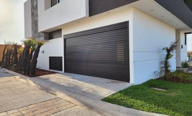 Casa en VENTA con ALBERCA fraccionamiento PUNTA TIBURON