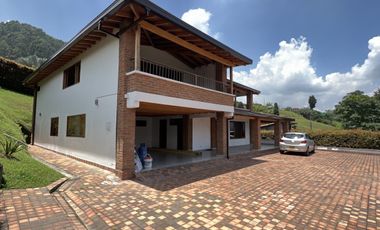 Casa en arriendo en San Rafael, Envigado