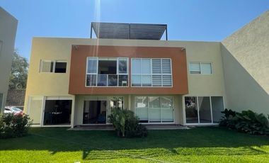 VENTA DE CASA CON ALBERCA Y JACUZZI YAUTEPEC