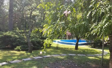 INIGUALABLE OFERTA CASA QUINTA ESTILO CABAÑA 1500 m2. ARBOLEDA ÚNICA NOVOA PROPIEDADES